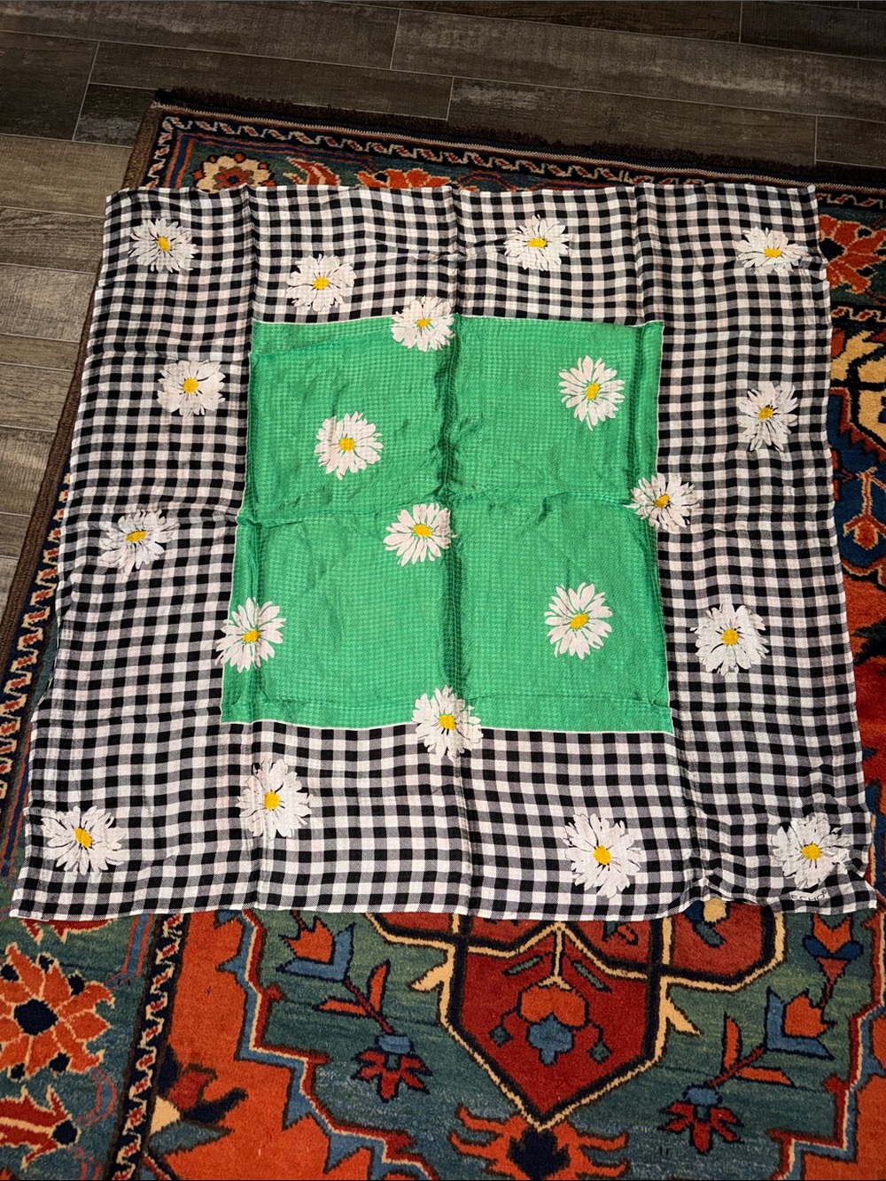 Vintage Echo 100% Silk Daisy Gingham Square Scarf Green Black